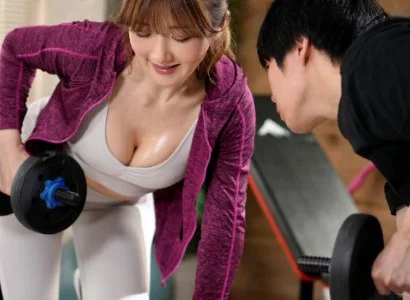 Nữ PT gợi cảm và chàng trai số hưởng lên giường với nhau