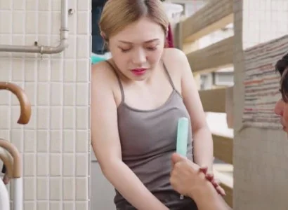 Người chồng trẻ giúp vợ em có con