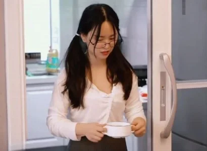 Cô em bị cha dượng sàm sỡ